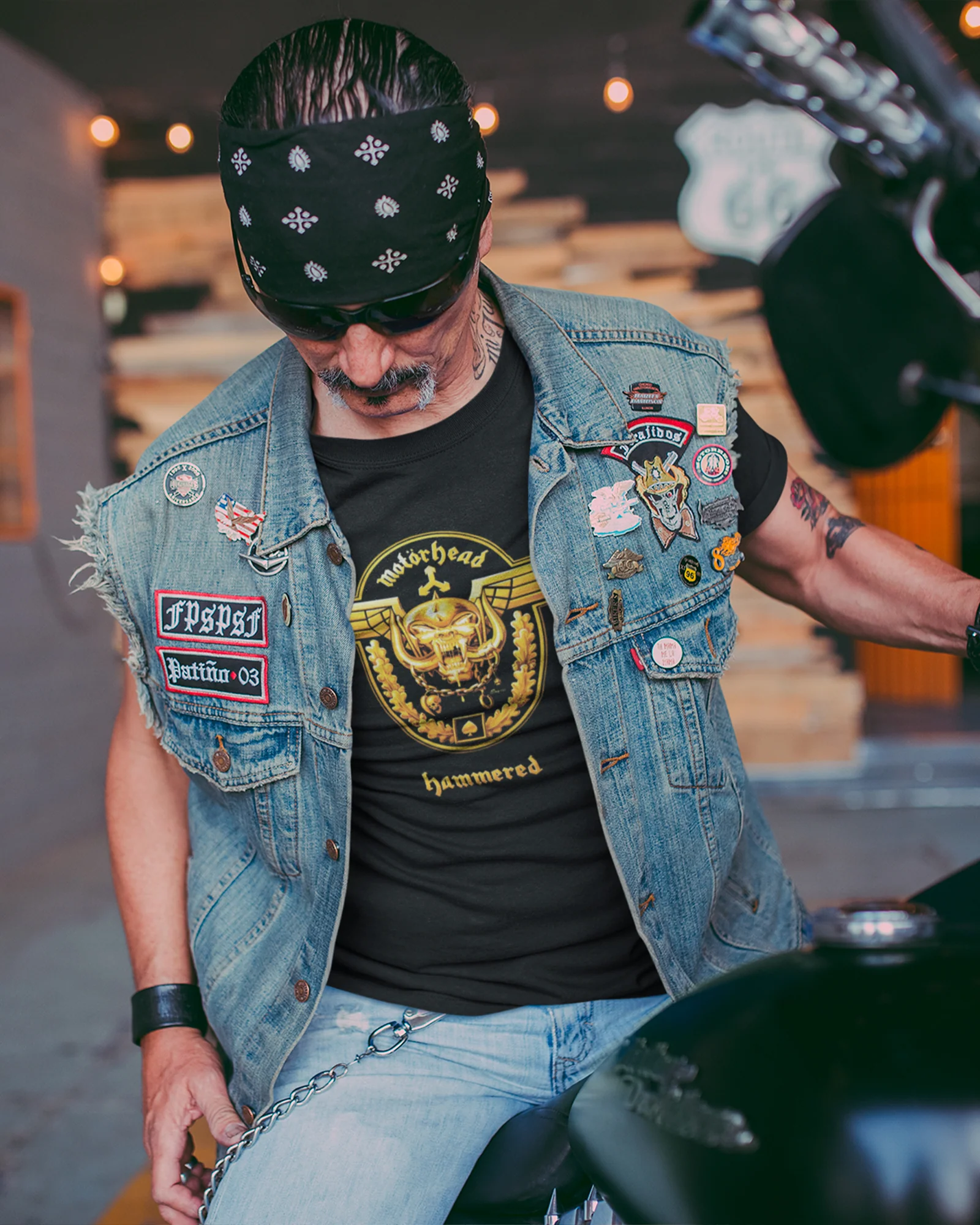 Camiseta Motörhead Hammered Dourado Preta Estampada - Image 2