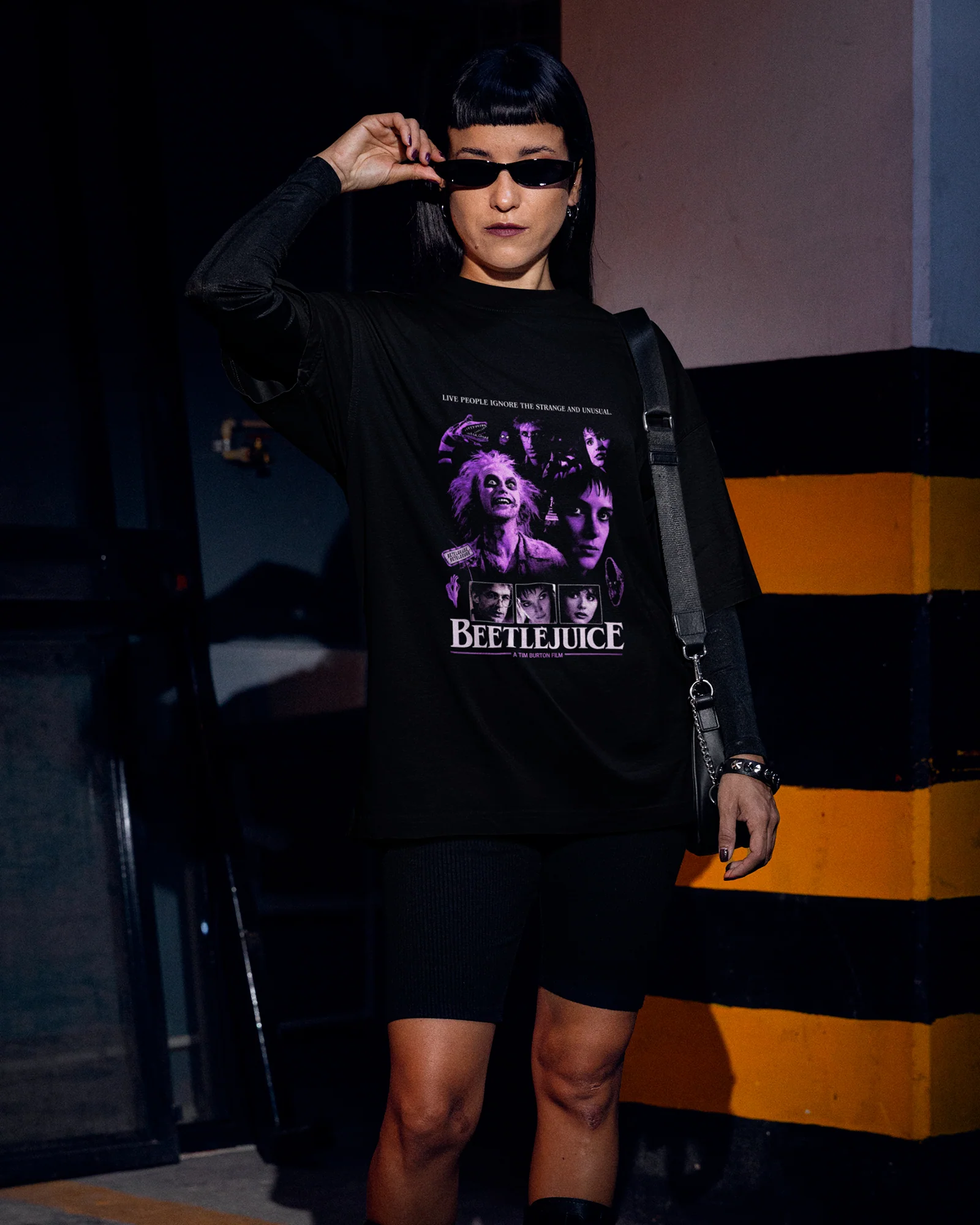 Camiseta Preta Beetlejuice Strange and Unusual Frase Unissex - Image 3