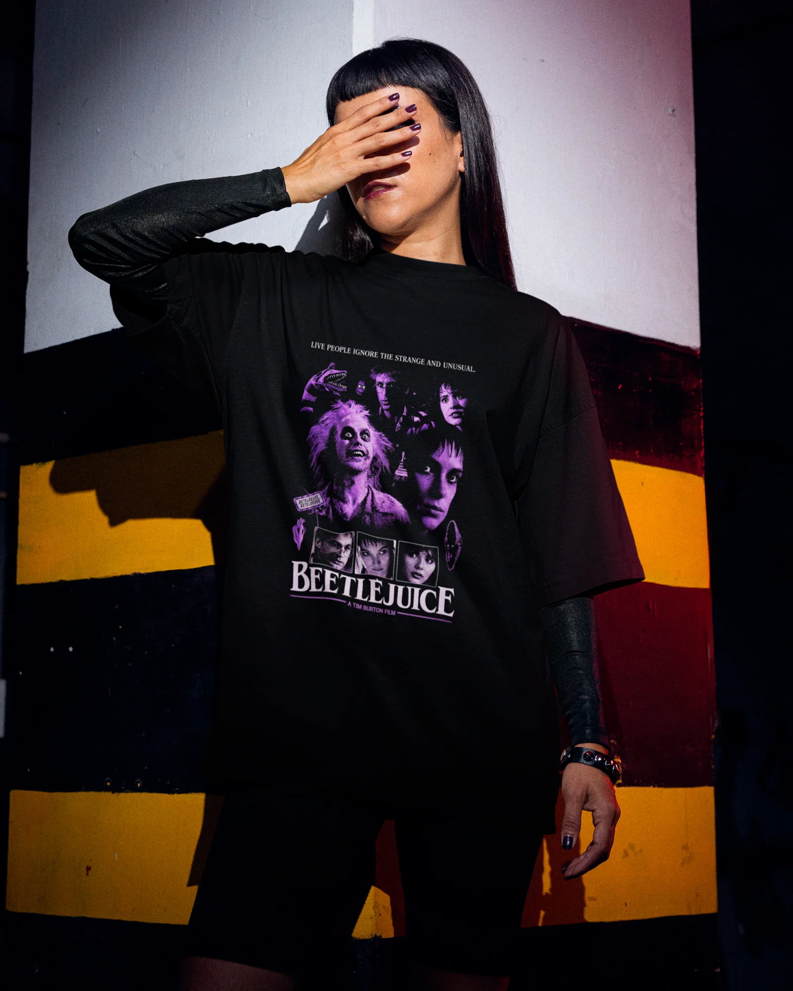 Camiseta Preta Beetlejuice Strange and Unusual Frase Unissex - Image 4