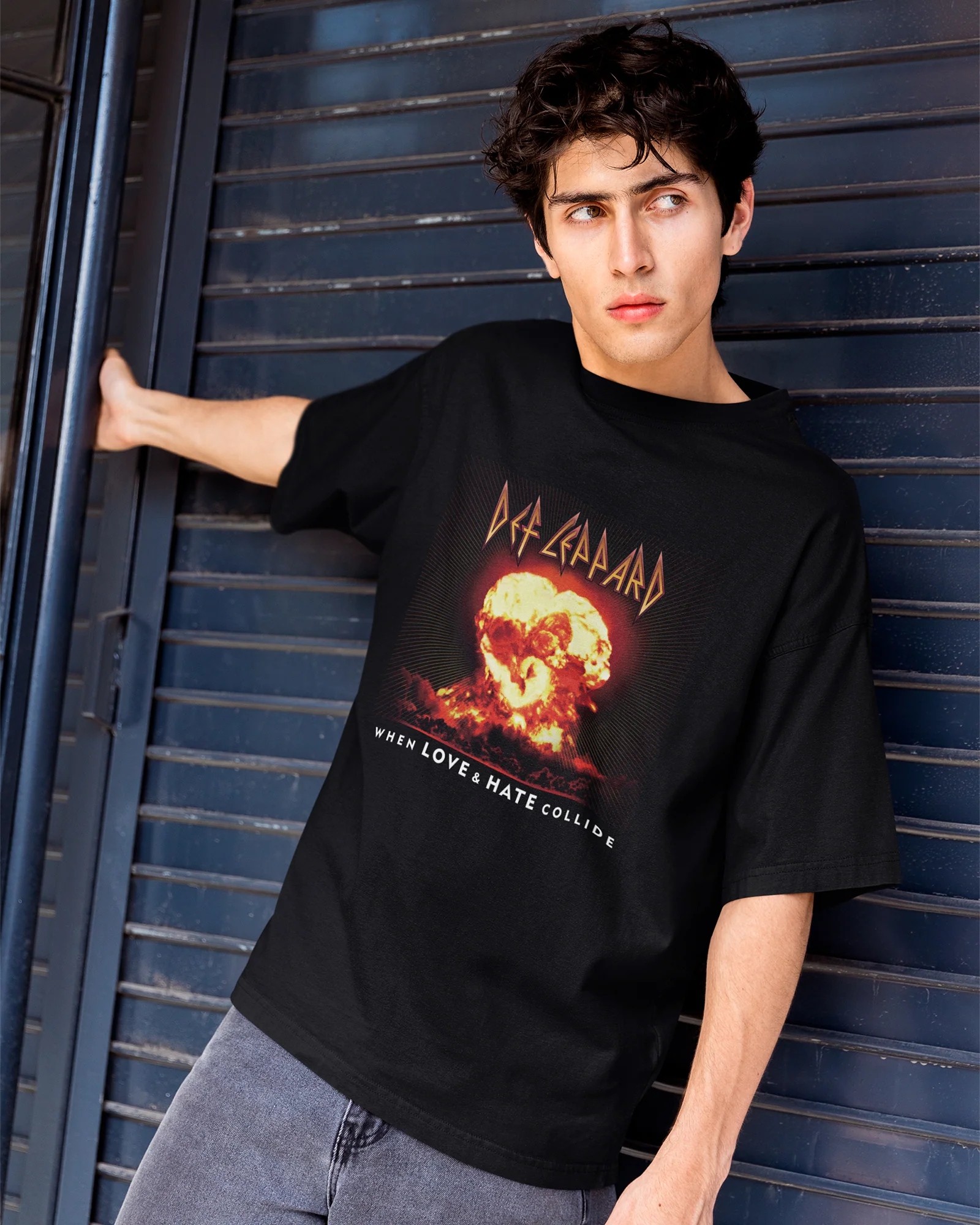 Camiseta Preta Def Leppard Explosão When Love and Hate Collide - Image 2