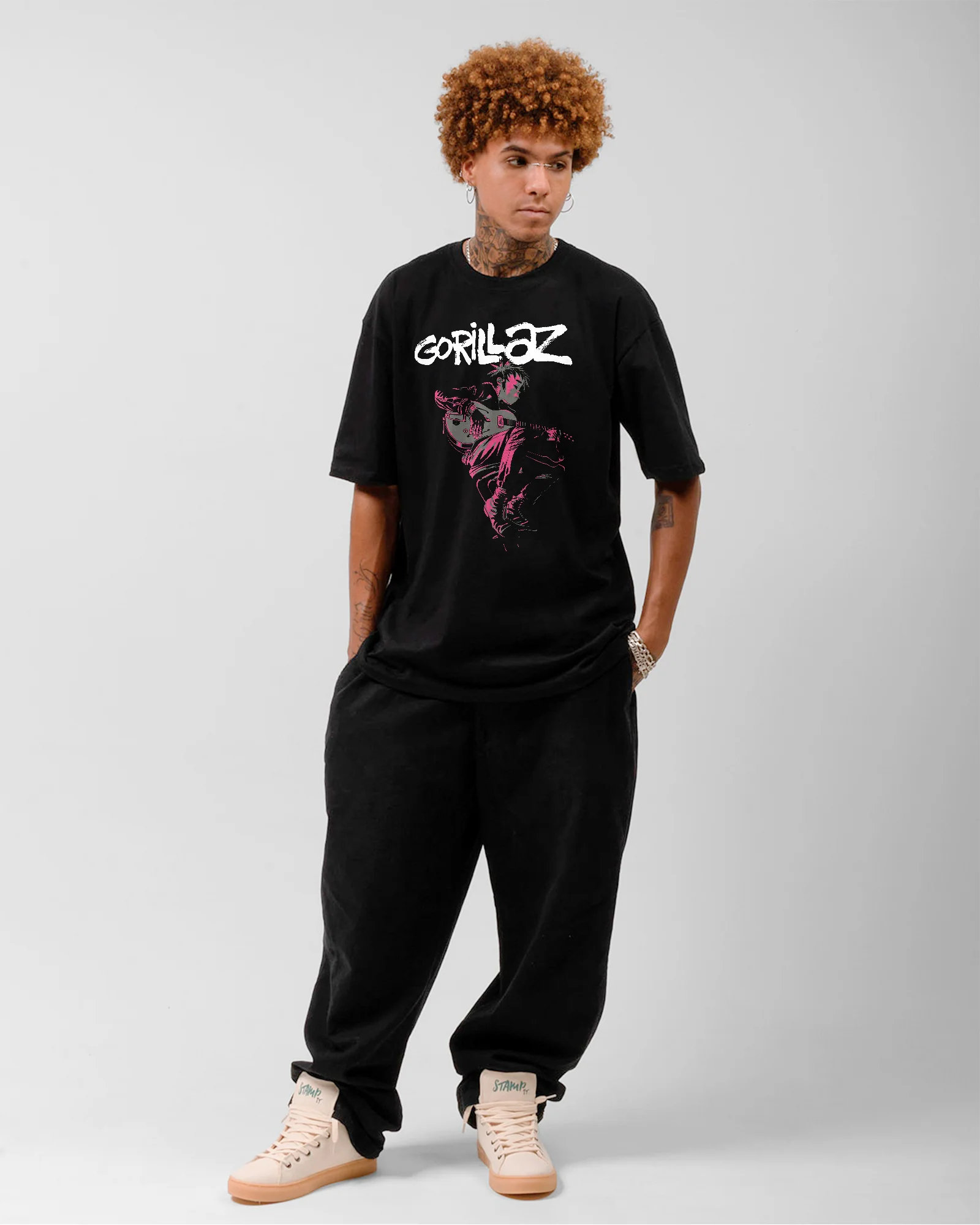 Camiseta Preta Gorillaz Estilo Semi Acústico - Image 3