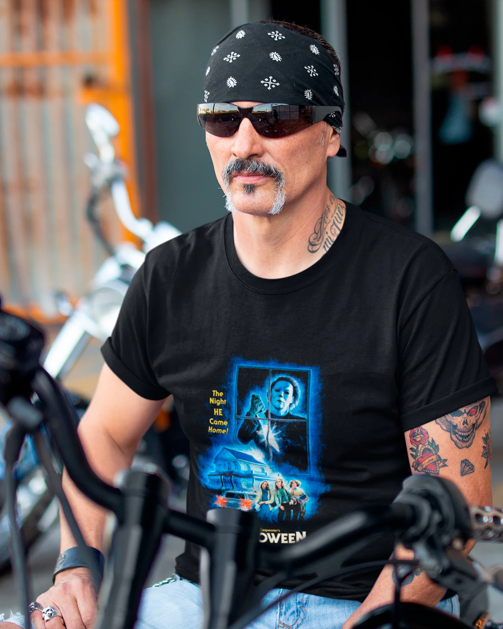 Camiseta Preta Halloween The Night He Comes Home Unissex - Image 3