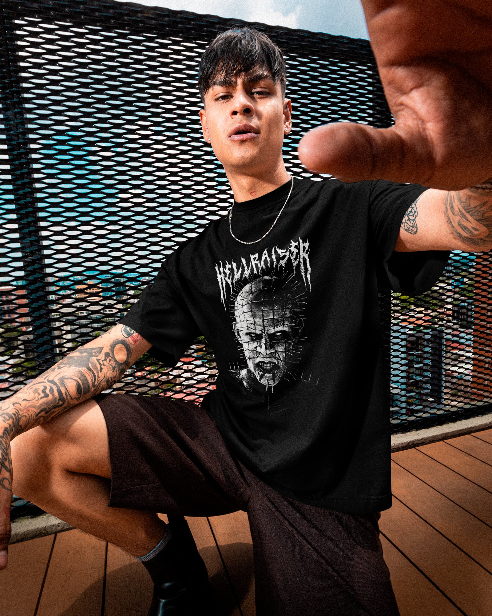 Camiseta Preta Hellraiser Rosto Preto e Branco Unissex - Image 4