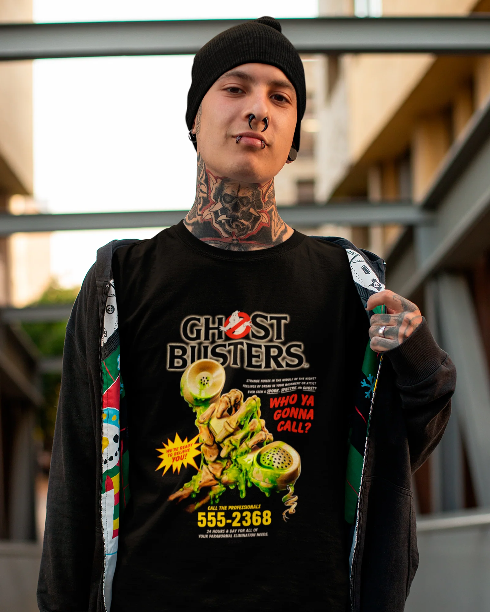 Camiseta Preta Skeleton Hand Ghost Call Unissex - Image 2