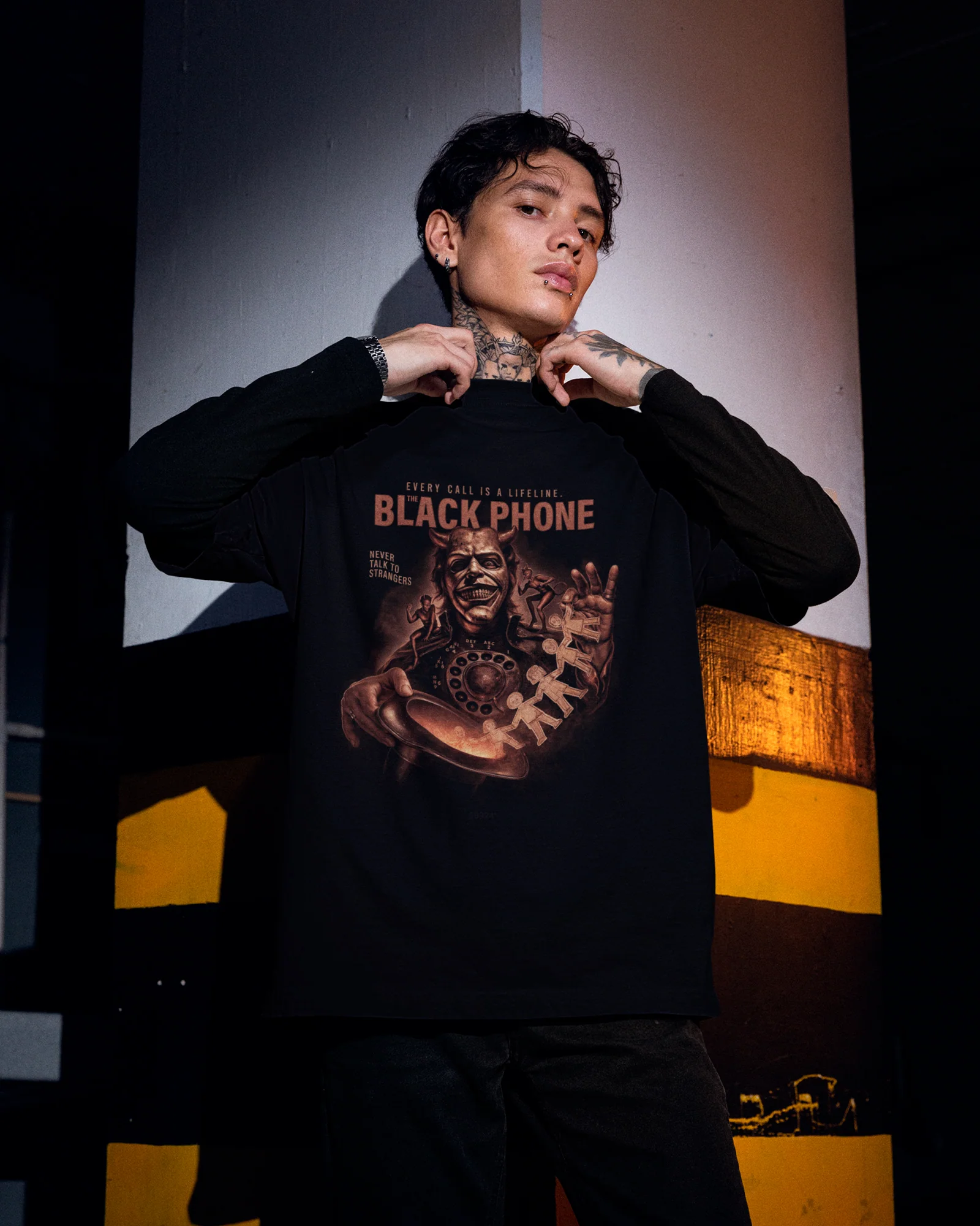 Camiseta Preta The Black Phone Every Call Is a Lifeline Unissex - Image 3